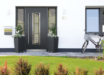 Klauke Haustüren Bildbeispiel Haustür Dunkelgrau mit Glasfenster beidseitig